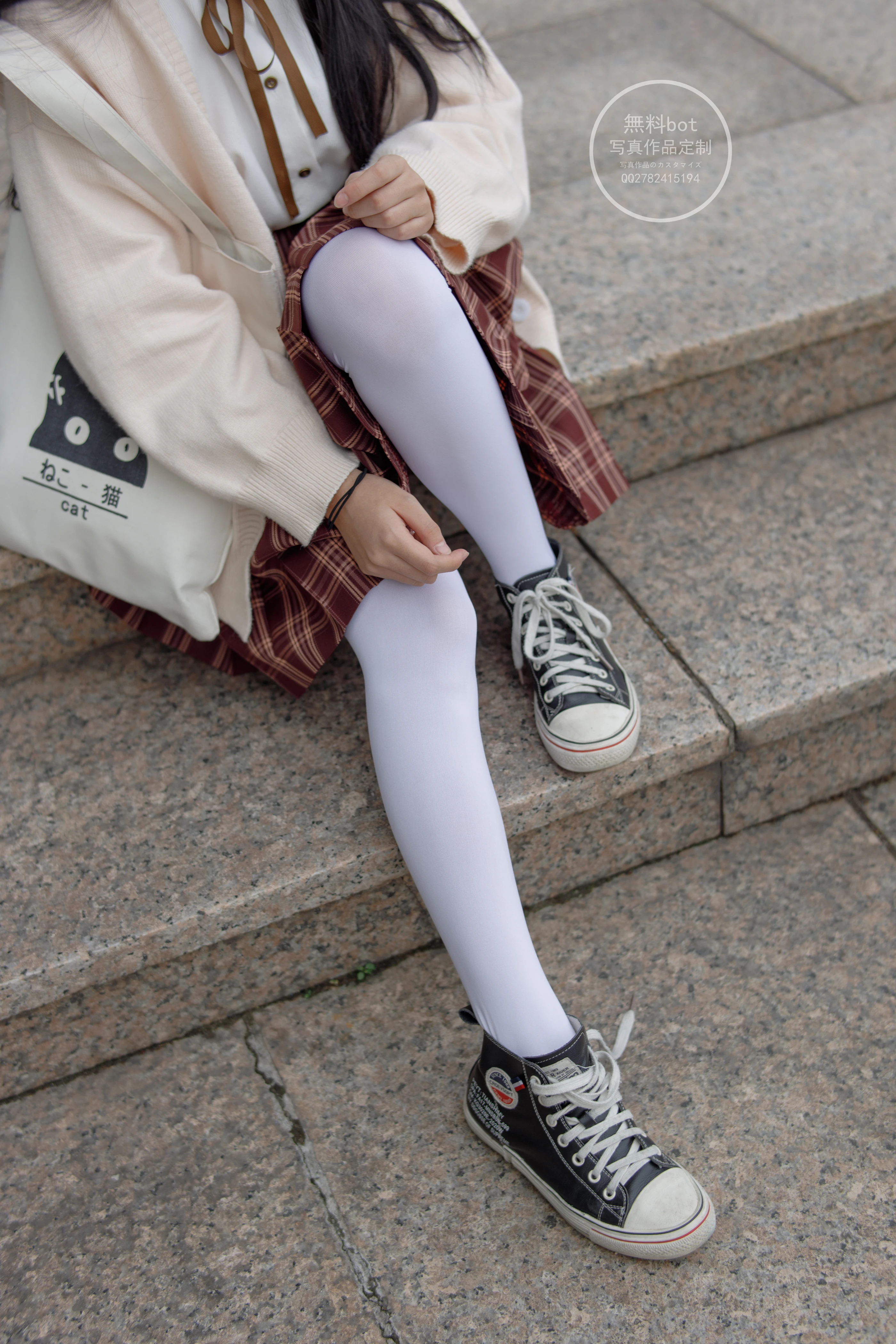 森萝财团 有料006  依依 户外白丝JK制服 [90P]插图1